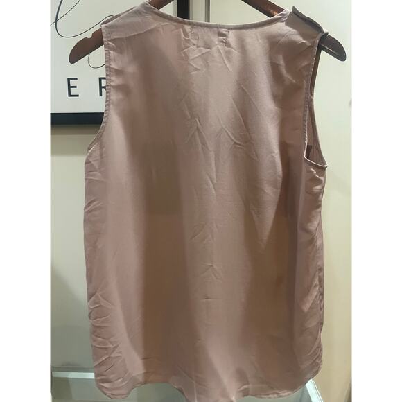 Sleeveless pink blouse - Picture 2 of 5